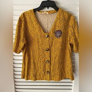 Dash of Pep Fierce Embroidered tiger Button Top runs big XS on tag fits S/M